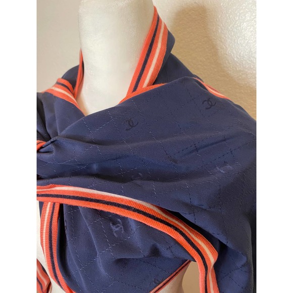 NIB Chanel CC Logo quilted patterned blue & pink silk wool scarf - Picture 2 of 6